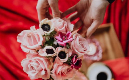 2025年农历四月初三是否是结婚吉日 办婚礼合适吗？