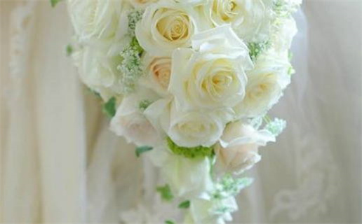 2025年农历四月初三结婚有没有问题？ 办婚礼是否合适宜？