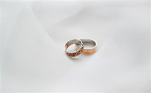 2025年农历四月初三结婚可不可以？ 办婚礼行不行？