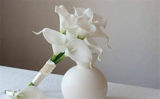 2025年农历四月初三结婚可不可以？ 办喜事算好日子？