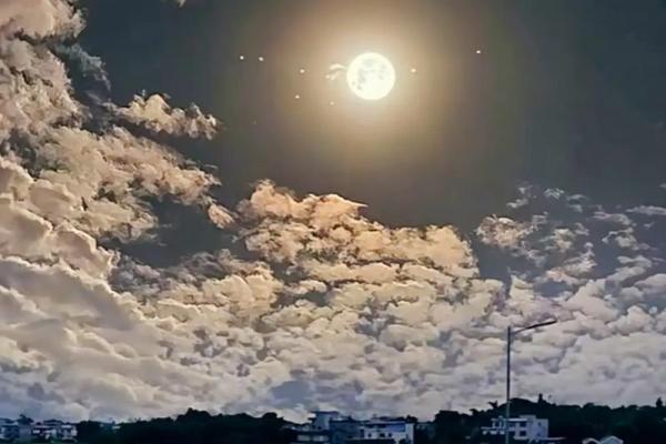 月圆之夜的秘密：揭秘今天农历背后的神奇传说