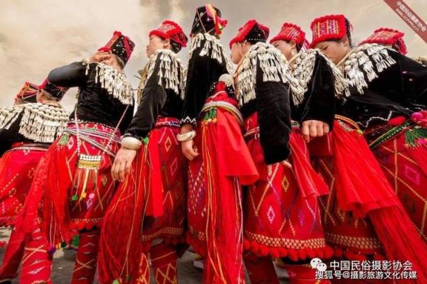 从文化传承到现代应用：景颇族节日中的智慧