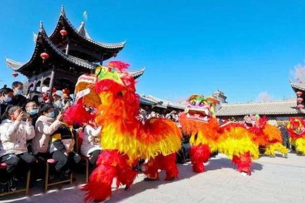 传统习俗与现代文化的碰撞