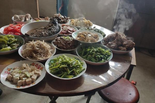 日习俗：从独自一人到团聚的意义