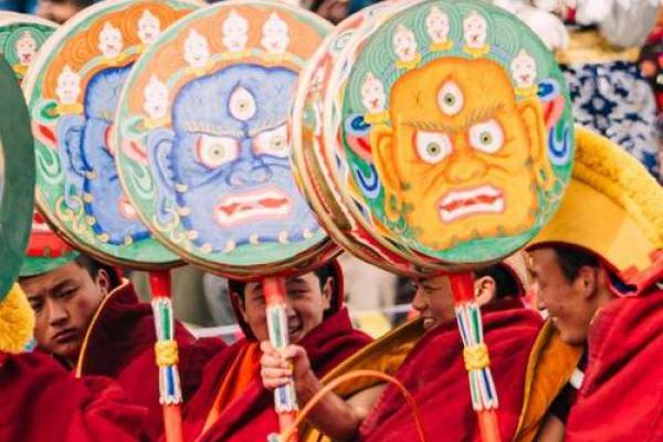 西藏的祭火节：深入了解藏族的精神信仰与祈愿