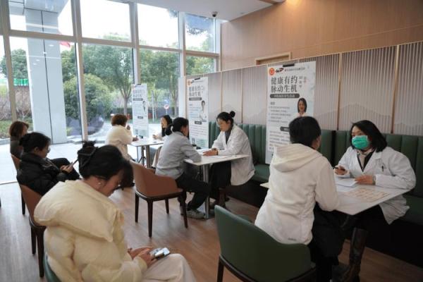 独龙族养生节：传统疗法与现代健康的完美融合