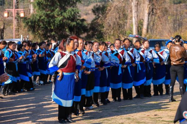 纳西族的晒秋节:丰收与团圆的传统庆典 纳西族的晒秋节:丰收与团圆的传统庆典