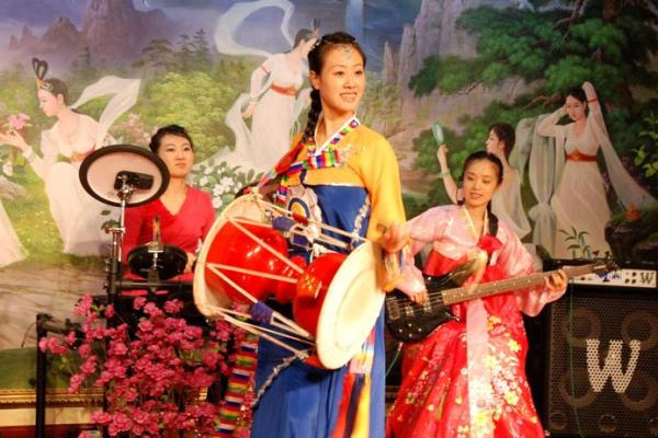 朝鲜族中秋节:月圆人团圆的节日庆典 朝鲜族中秋节:月圆人团圆的节日庆典