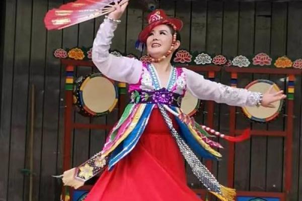 朝鲜秋夕节：农耕社会的感恩与祭祖仪式