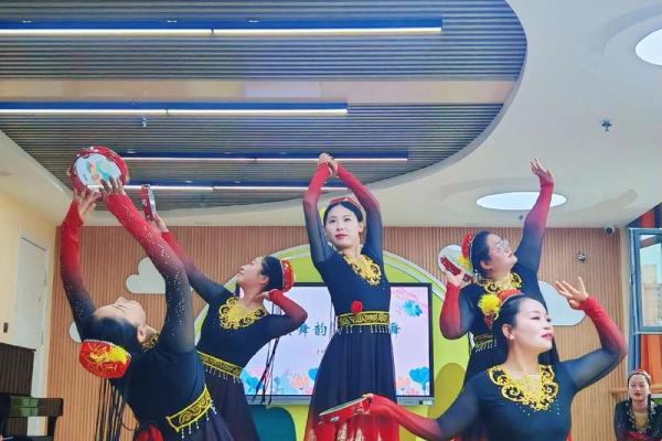 维吾尔族传统节日是如何通过音乐舞蹈弘扬民族文化的 维吾尔族传统节日是如何通过音乐舞蹈弘扬民族文化的